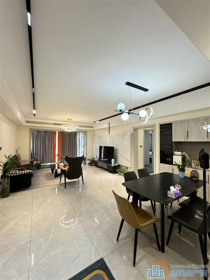 白金湾136平155万满五唯一带车位