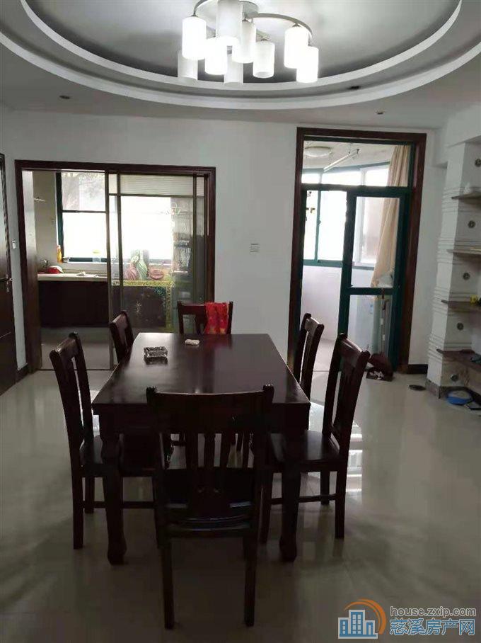 东方明珠洋房160平3室精装2800元直