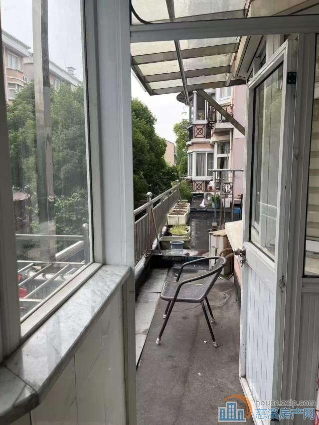 东兴苑南区2楼十储藏室124平158万