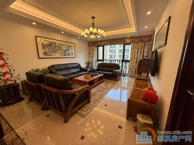 绿城玫瑰园精装165平十车位一间