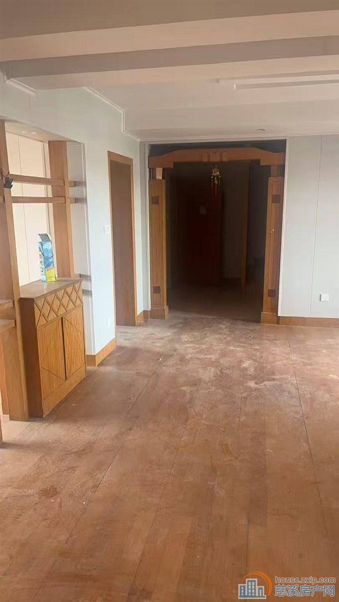 吉祥新村5楼161平四室二卫2500元