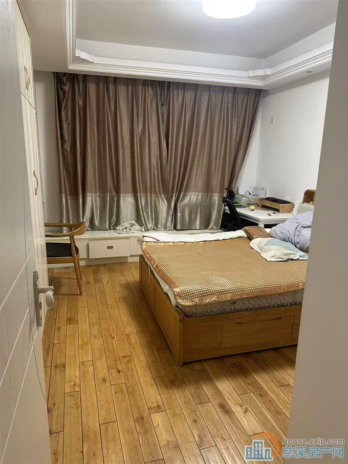 金旦花园多层4楼98平精装2800元直接