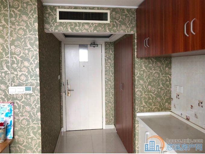 波斯曼精装修一室一厅套房直接房源钥匙在