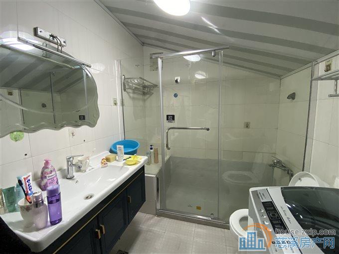 中益大酒店附近四楼精装二室一厅1800元