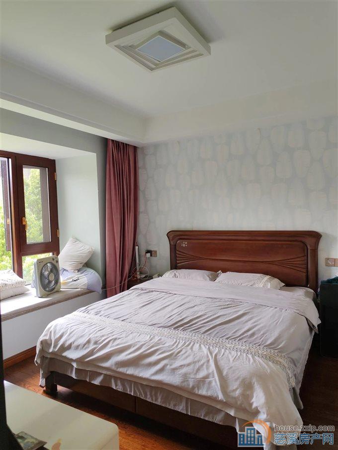 金仕华庭142平215.6万带车位