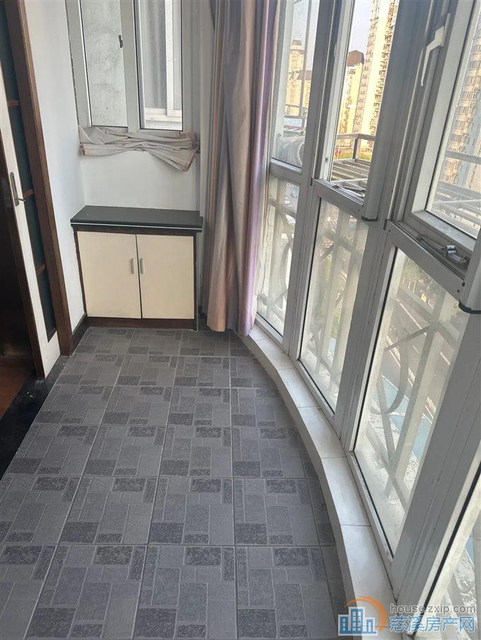 景观花苑二期 实验三小电梯房