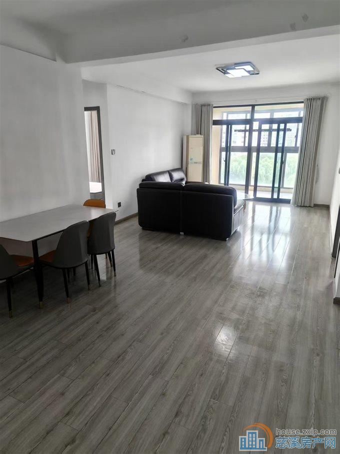 观湖佳苑142平精装三室二卫3500元