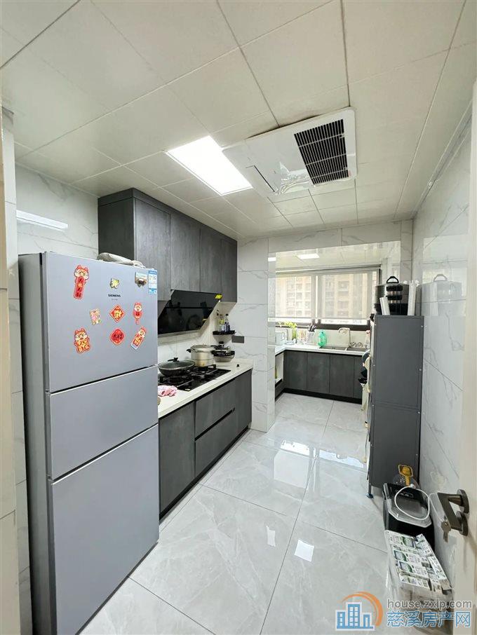 白金湾136平155万满五唯一带车位