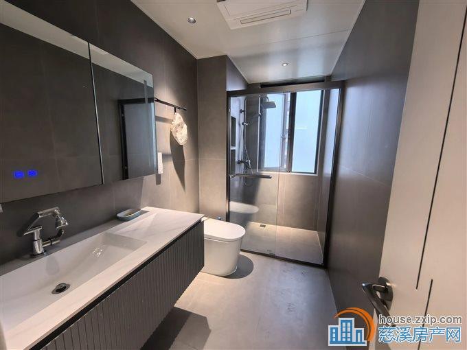 旦山府洋房143平精装修378万直接房源