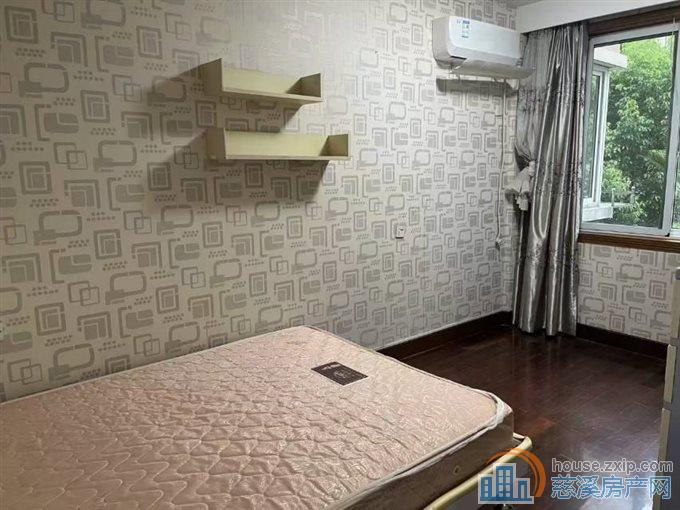 东兴苑南区2楼十储藏室124平158万