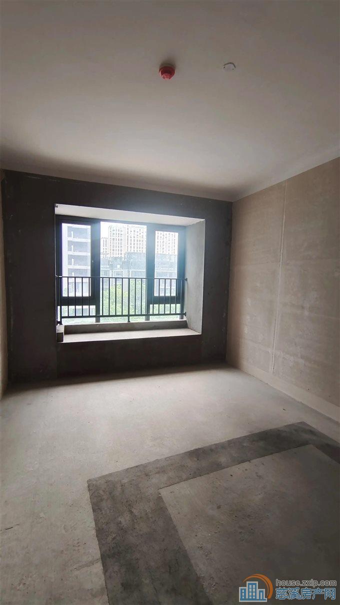 湖樾云著 毛坯129平方198万中庭位置