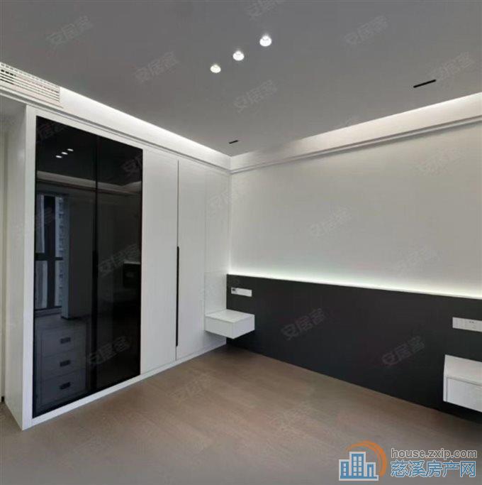 明月佳苑122平十车位+杂物间全新装修