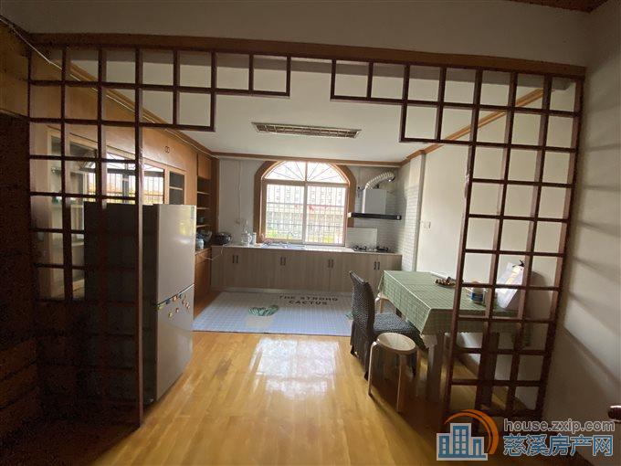 中益大酒店附近四楼精装二室一厅1800元