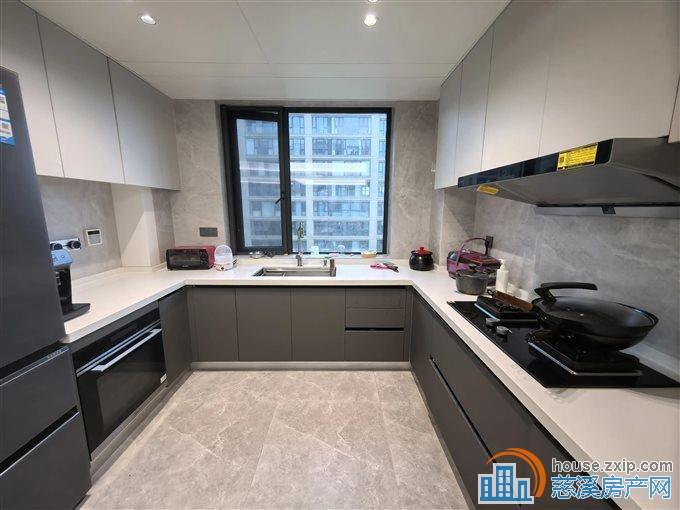 旦山府洋房143平精装修378万直接房源