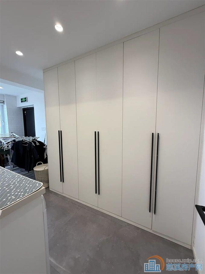 俯院江南全新精装修126平三房