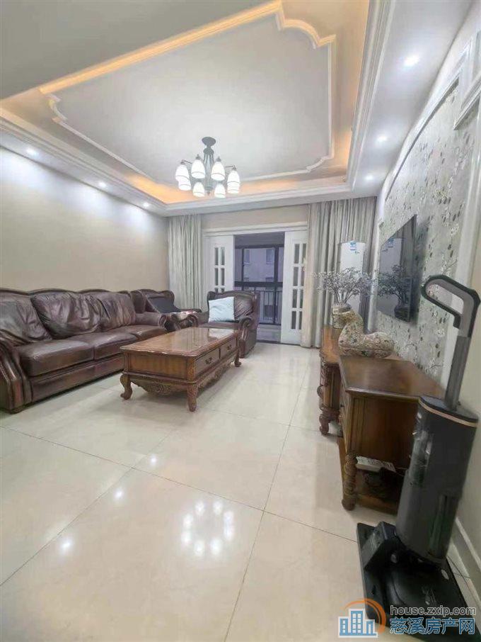 白金湾 140平精装一梯一个好楼层2年到