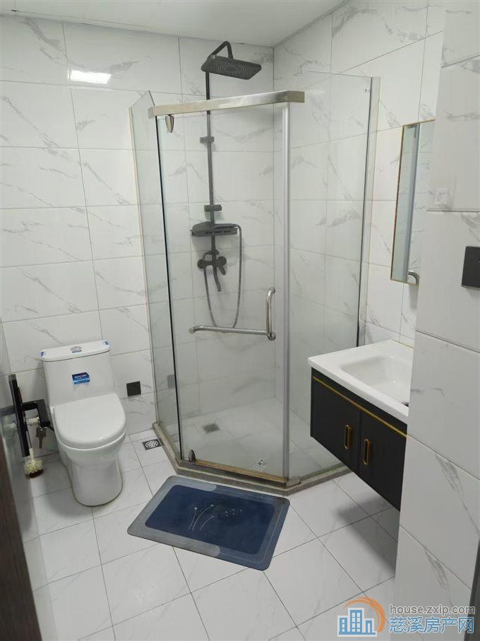 观湖佳苑142平精装三室二卫3500元