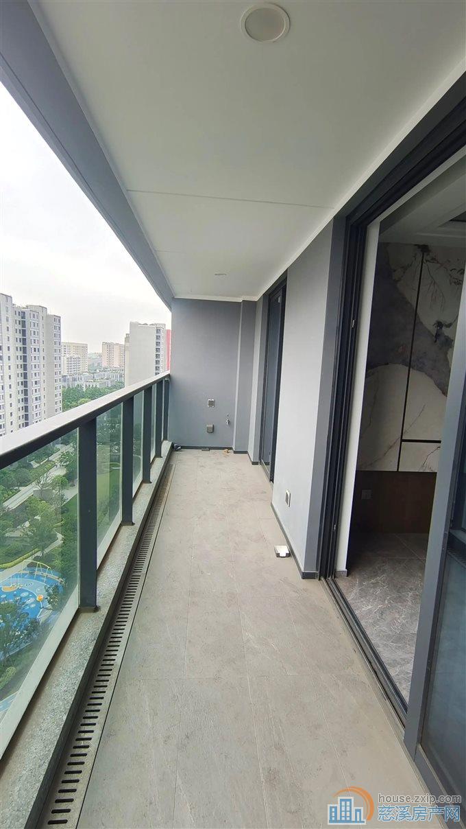 美的君耀府 次新小区 全新毛坯 包税