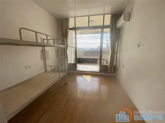 中益大酒店附近四楼精装二室一厅1800元