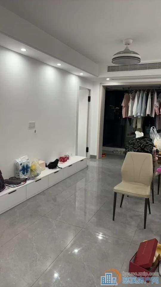 尉蓝云图第一排新装85平107万车位