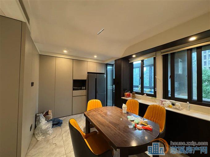 嘉景园 精装161平方228万带车位