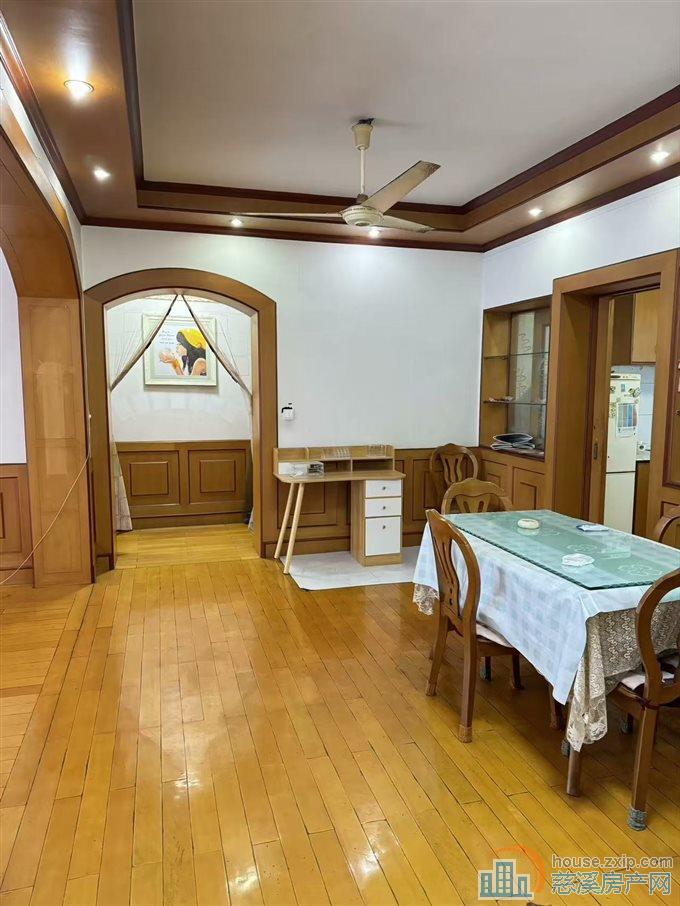 新城中心3楼126平方+自住装修106万