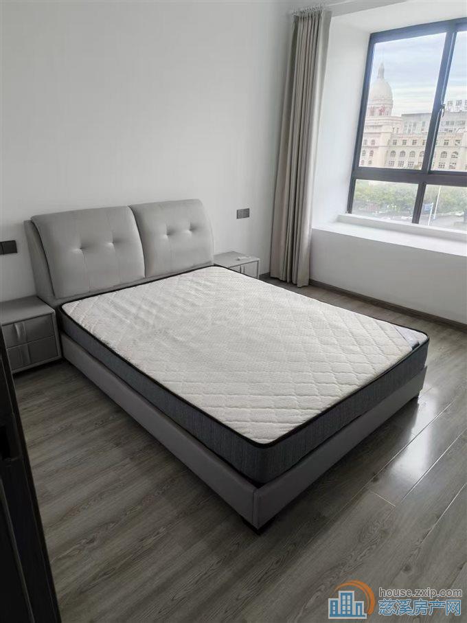 观湖佳苑142平精装三室二卫3500元