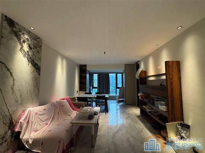 嘉景园 精装161平方228万带车位