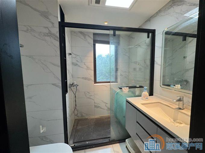 嘉景园 精装161平方228万带车位