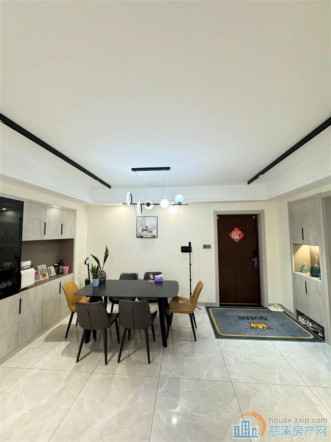 白金湾136平155万满五唯一带车位