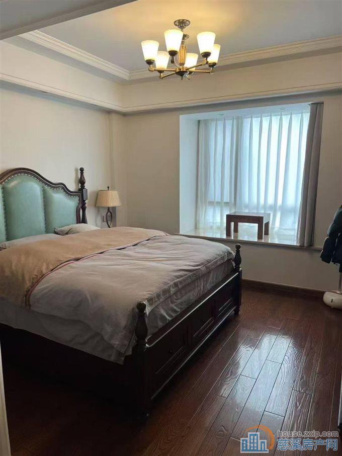 伊顿花苑137平精装中等楼层拎包入住