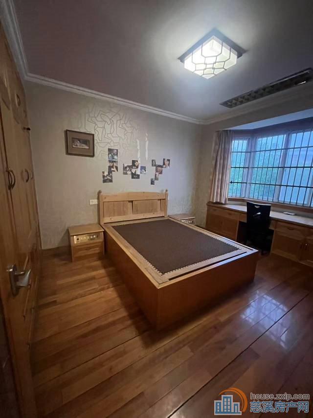 大通花园三楼，140平+朝南车库一只