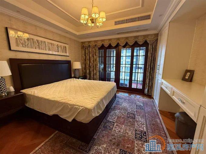 绿城玫瑰园精装165平十车位一间