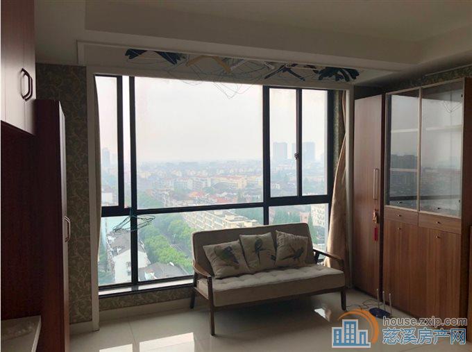 波斯曼精装修一室一厅套房直接房源钥匙在