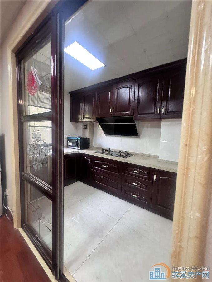 金仕华庭 100平 精装150万 急卖