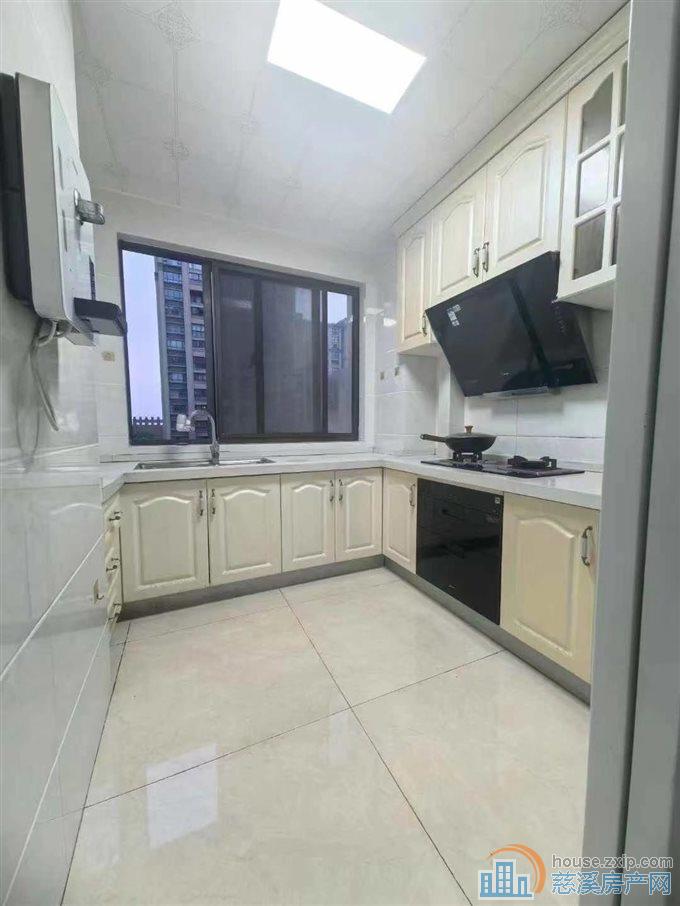 白金湾 140平精装一梯一个好楼层2年到