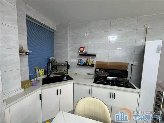 丽晶大厦 精装 拎包入住 边套