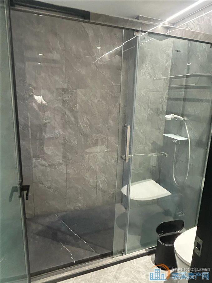 凯旋门143平方，全新装修235万