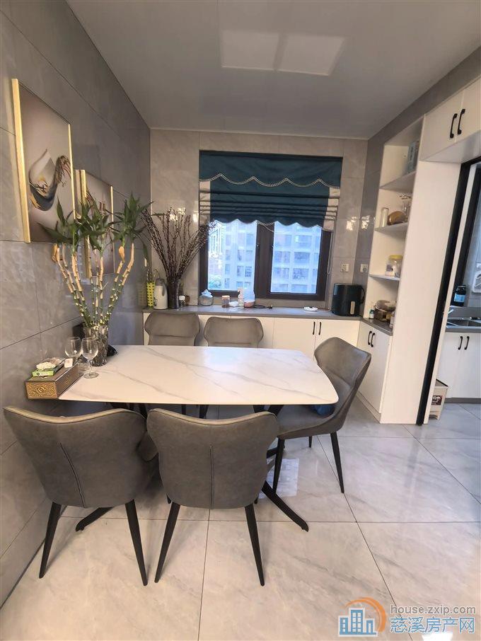 恒泰嘉景园120平162.8万带车位满五