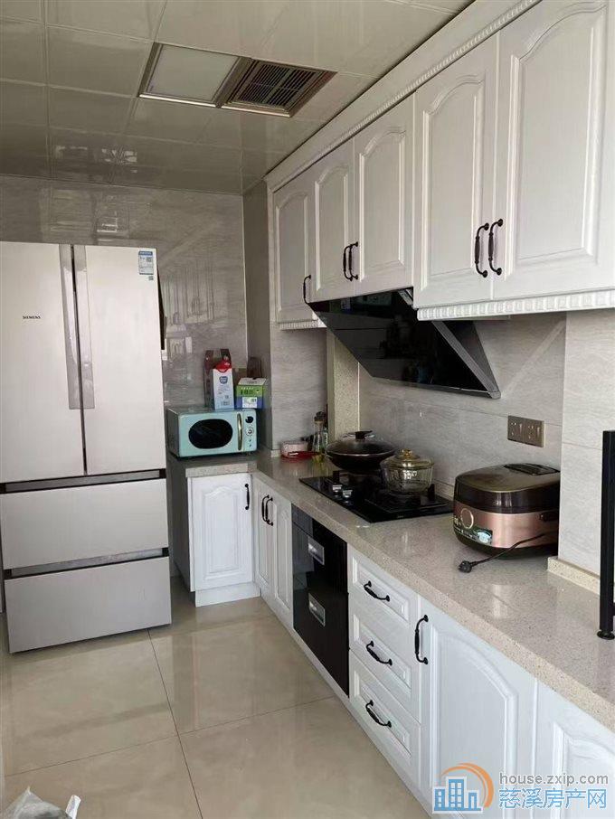 伊顿花苑137平精装中等楼层拎包入住