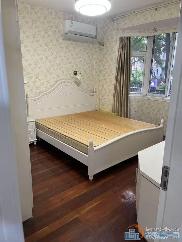 东兴苑南区2楼十储藏室124平158万