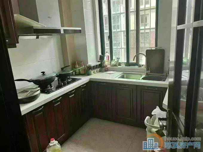 枫华富地90平电梯房精装车位二年152万