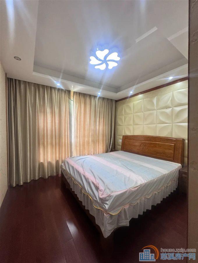 金仕华庭 100平 精装150万 急卖