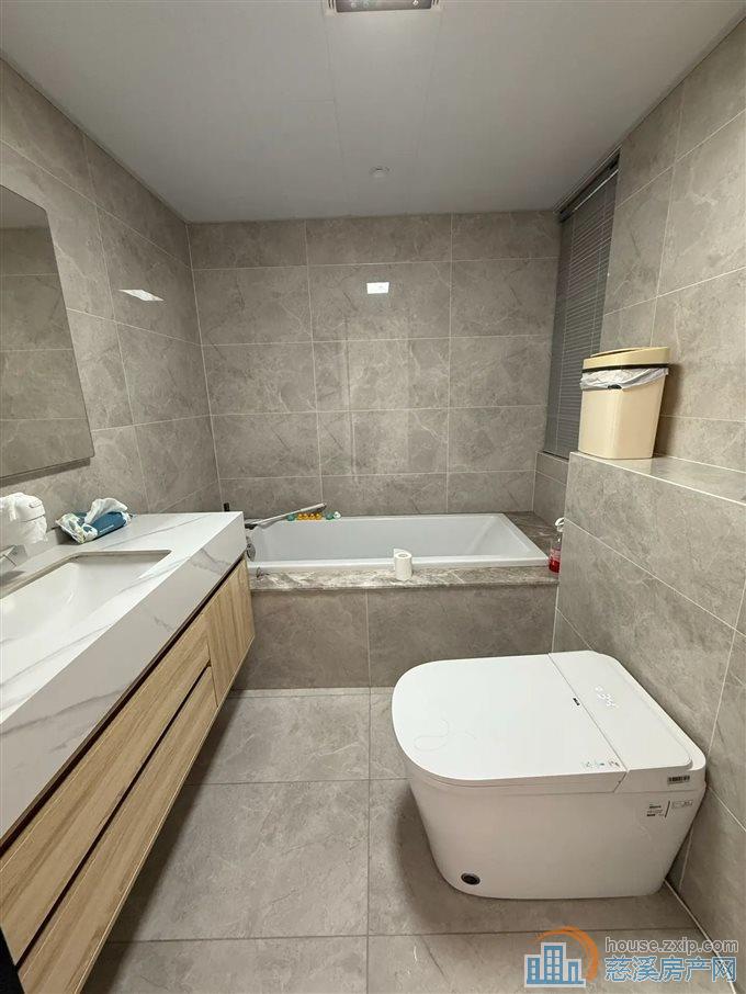 俯院江南126平方，豪华精装