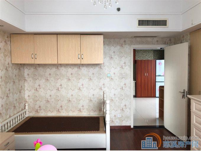 波斯曼精装修一室一厅套房直接房源钥匙在