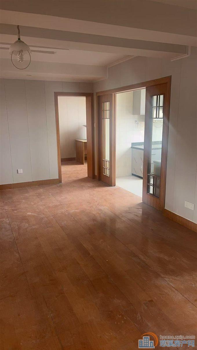 吉祥新村5楼161平四室二卫2500元