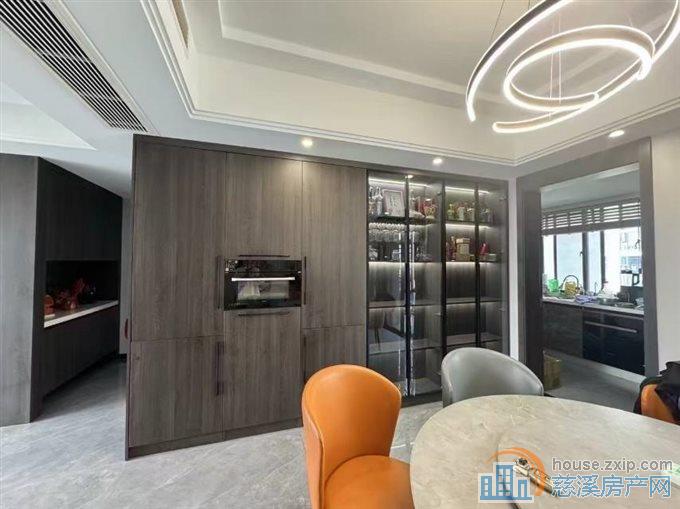 出售阅江府洋房面积136平方258万