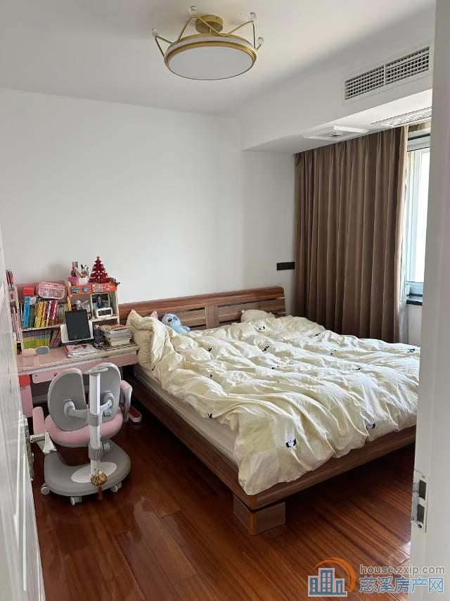 秀水华庭顶复约211平车位精装158万