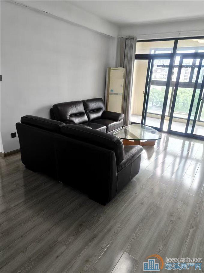 观湖佳苑142平精装三室二卫3500元