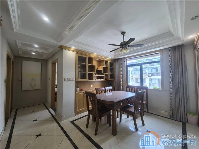 旦山雅筑138平208万带车位实验书包